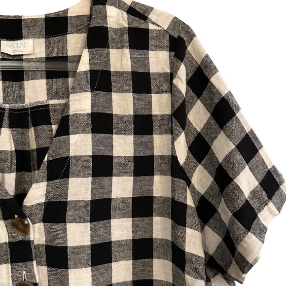 ABOUND loose fitting cropped v-neck linen top in black & white plaid/checkered - Picture 3 of 13